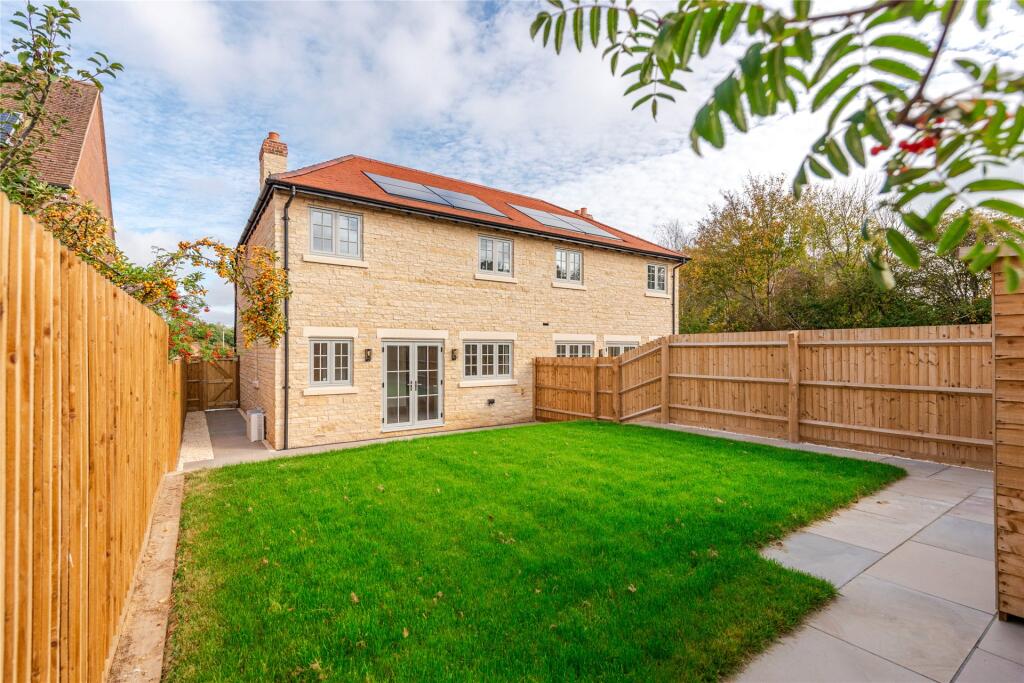 House in Thornborough, Lower End - View 3