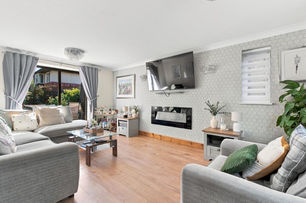 House in Newell Green, Warfield - View 2