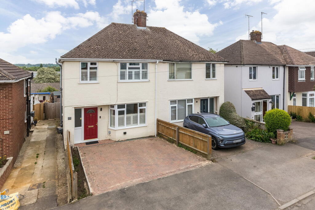 Main image of property: Pinhill Road, Banbury OX16 2NQ