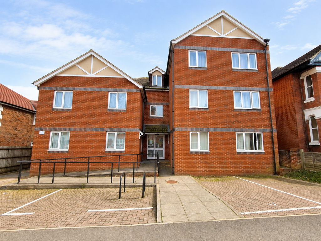 Main image of property: Shaftesbury Avenue, Portswood