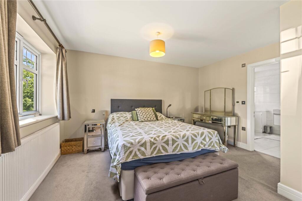 House in Wokingham - View 5