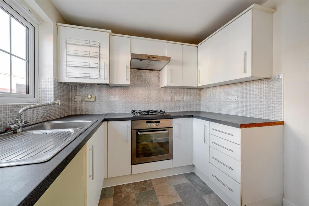 White Horse Way, Devizes photo 4