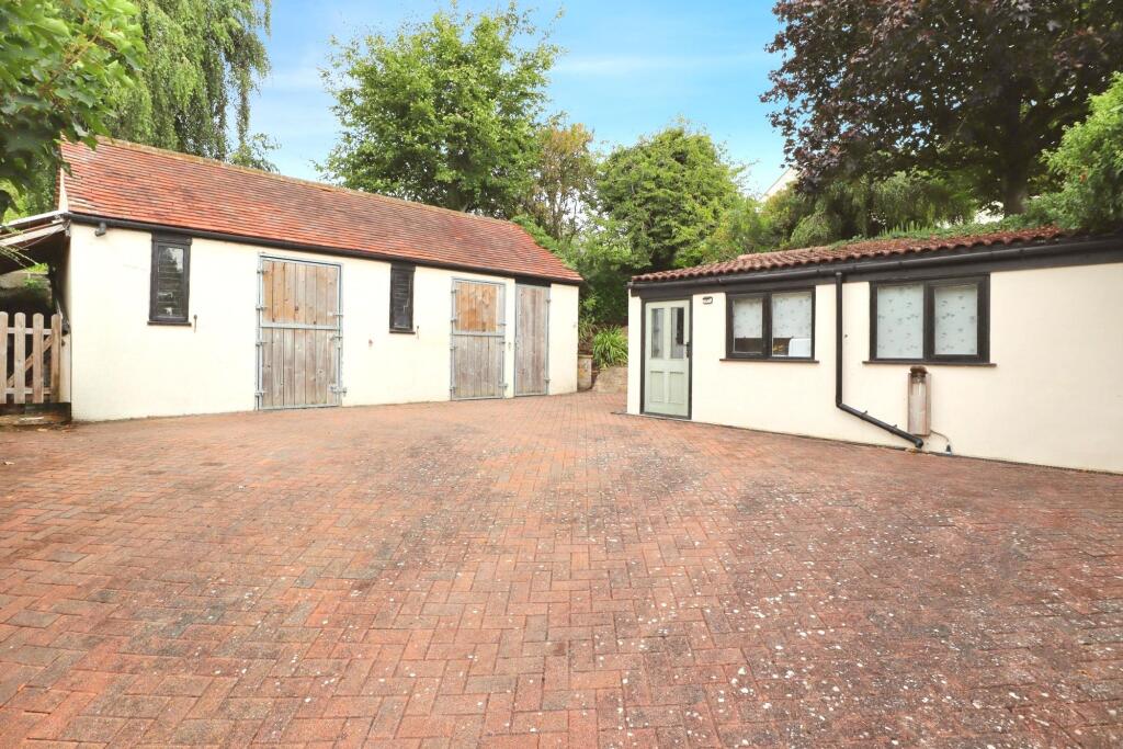 House in Whitchurch - View 4