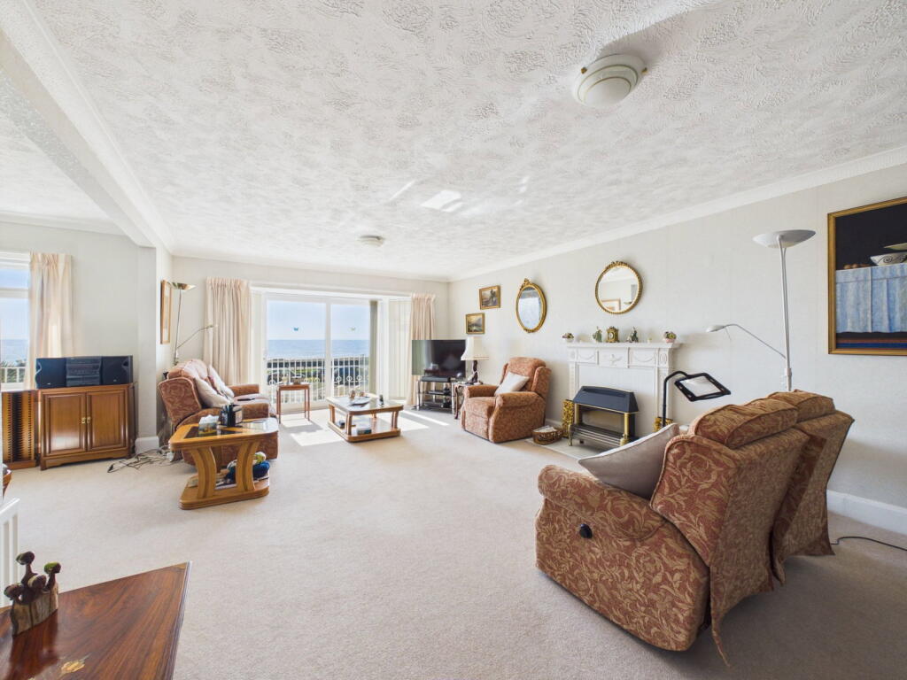 West Parade, Worthing, BN11 photo 3