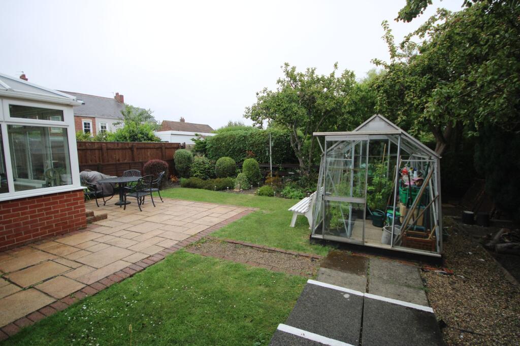 Ravensbourne Avenue, East Boldon, NE36 photo 4