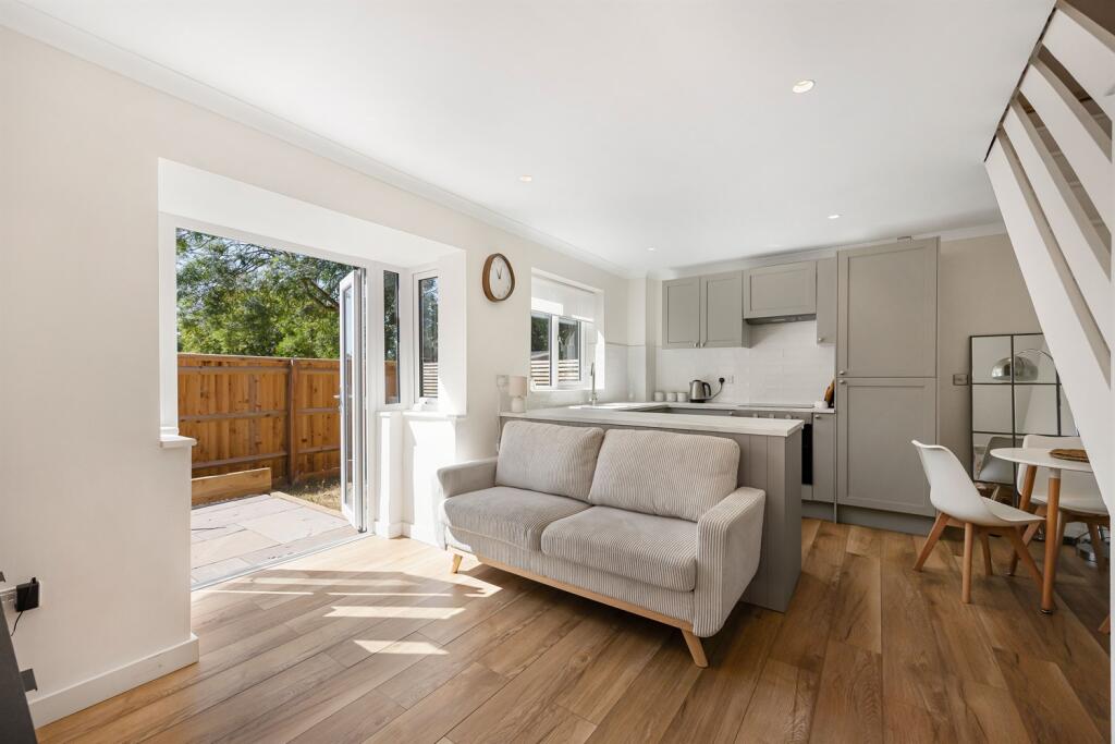Sycamore Close Watlington  photo 4