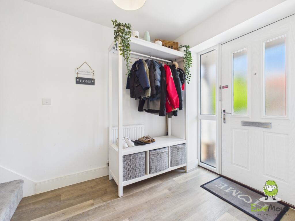 House in Basingstoke and Deane, Longacre, Kempshott Park - View 2