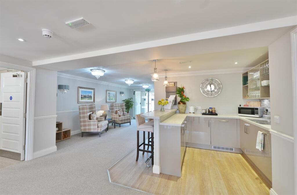 Apartment in Slough - View 4