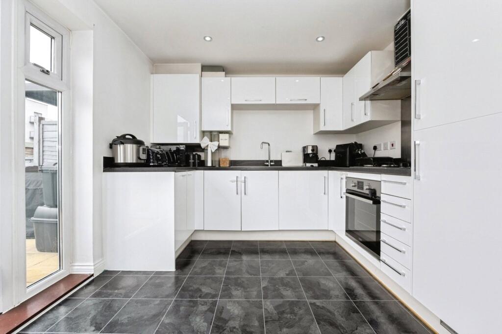 House in Dartford - View 5