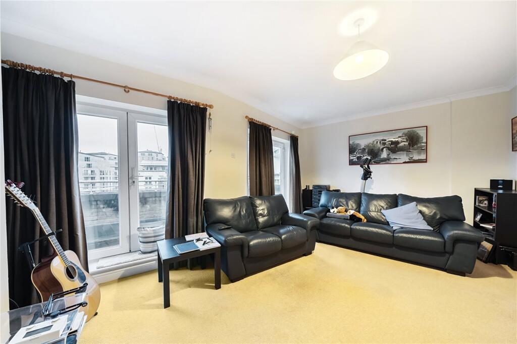 Woodland Crescent, London, SE16 photo 2