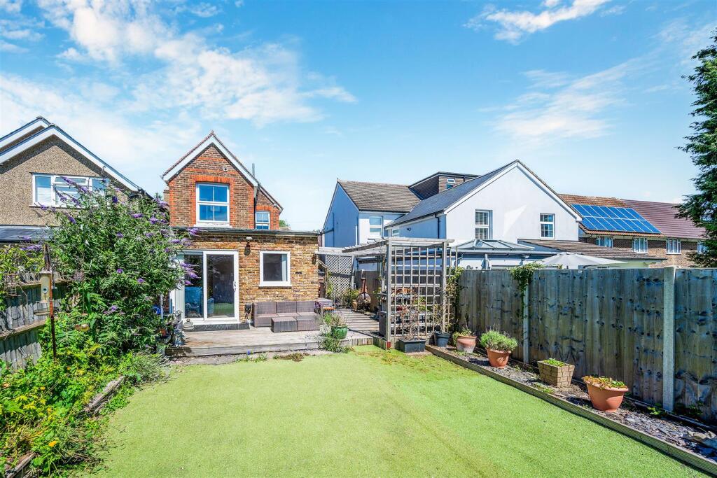 House in Sutton - View 2