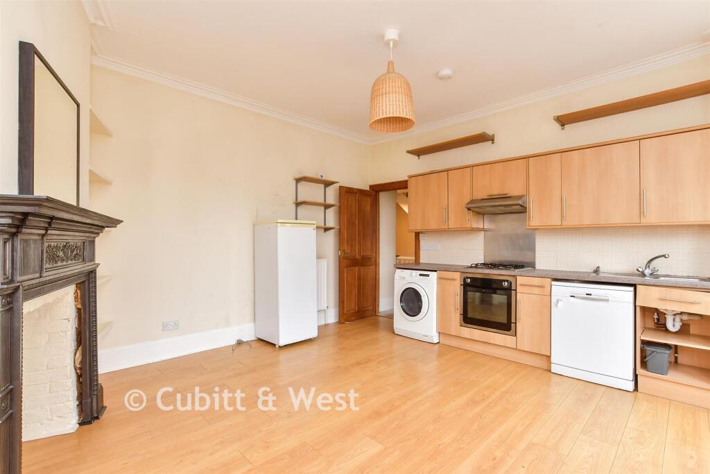 Apartment in Brighton - View 4