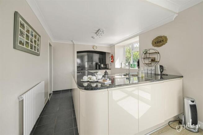 Kitchen/dining/living room