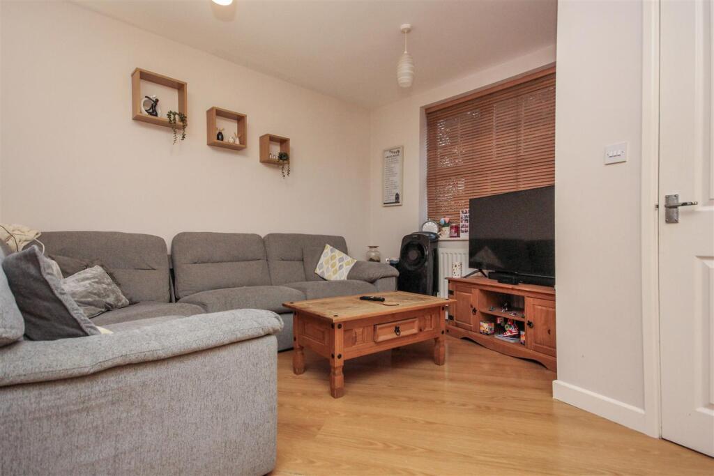 NN10, Moor Road, Rushden photo 4