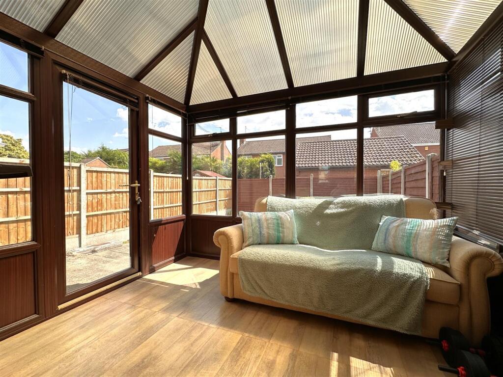 House in Newark and Sherwood, New Balderton, Balderton - View 4