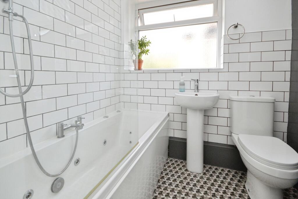 Nelson Road, Whitton, Twickenham, TW2 photo 4