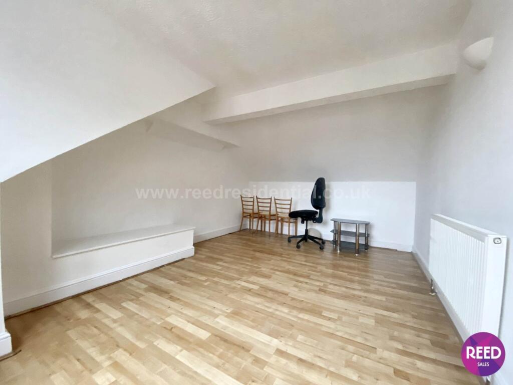 Apartment in Southend-on-Sea, Essex - More