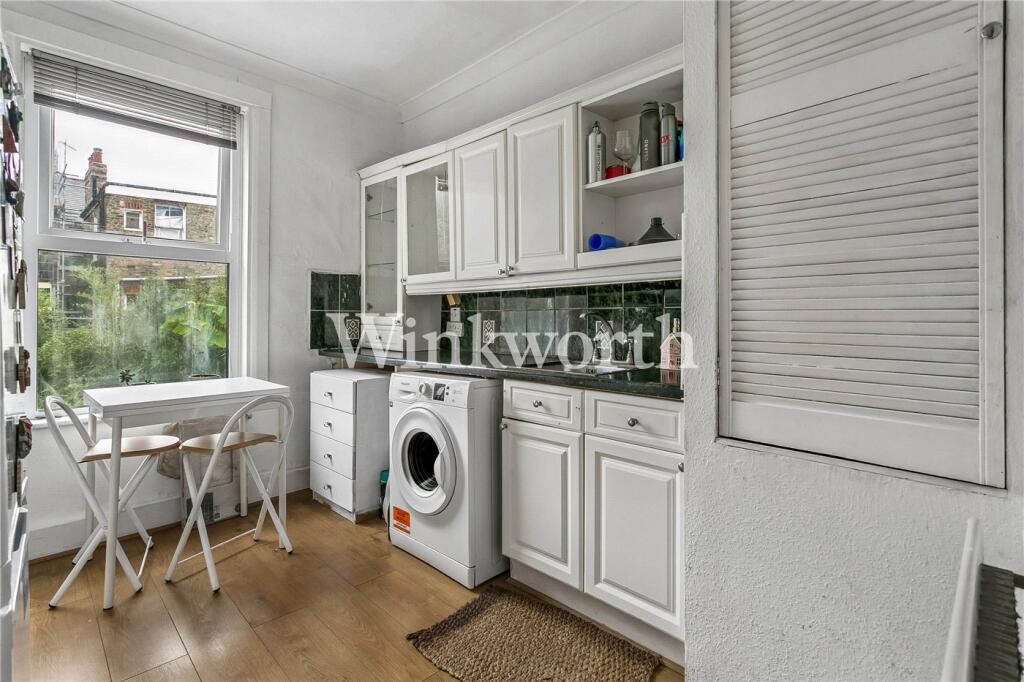 Apartment in London - View 5