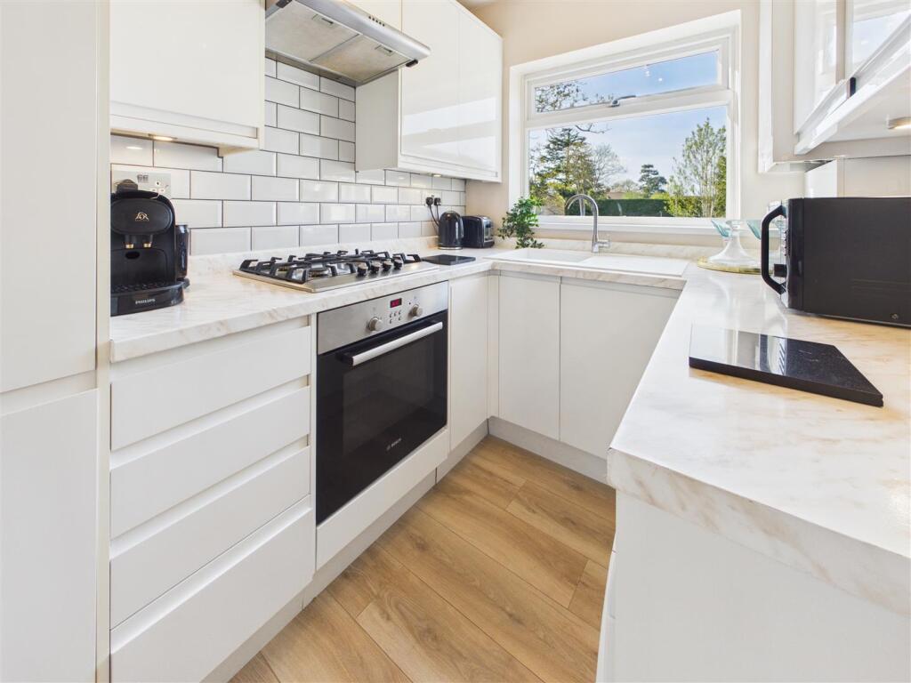 Apartment in Walton-on-Thames, Surrey - View 5