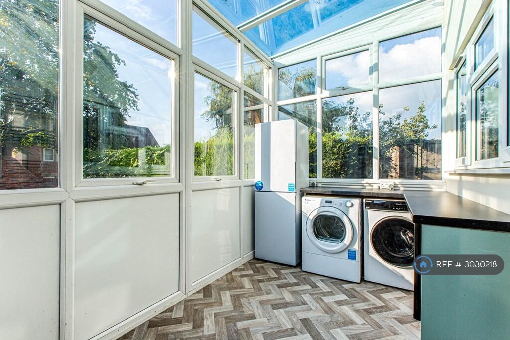 House in Chesterfield, Stonegravels - More