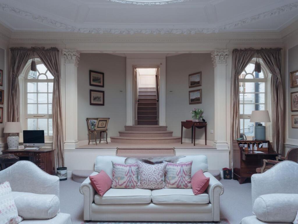 House in London - View 2