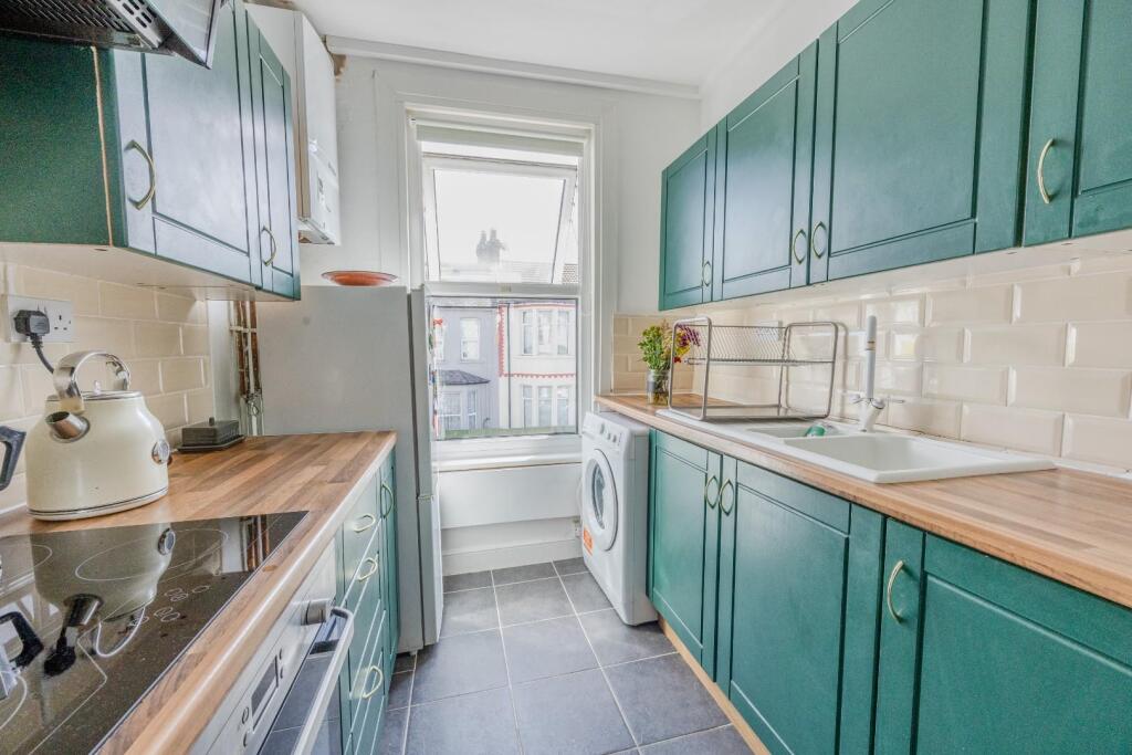 Apartment in Southend-on-Sea, Westcliff-on-Sea - More