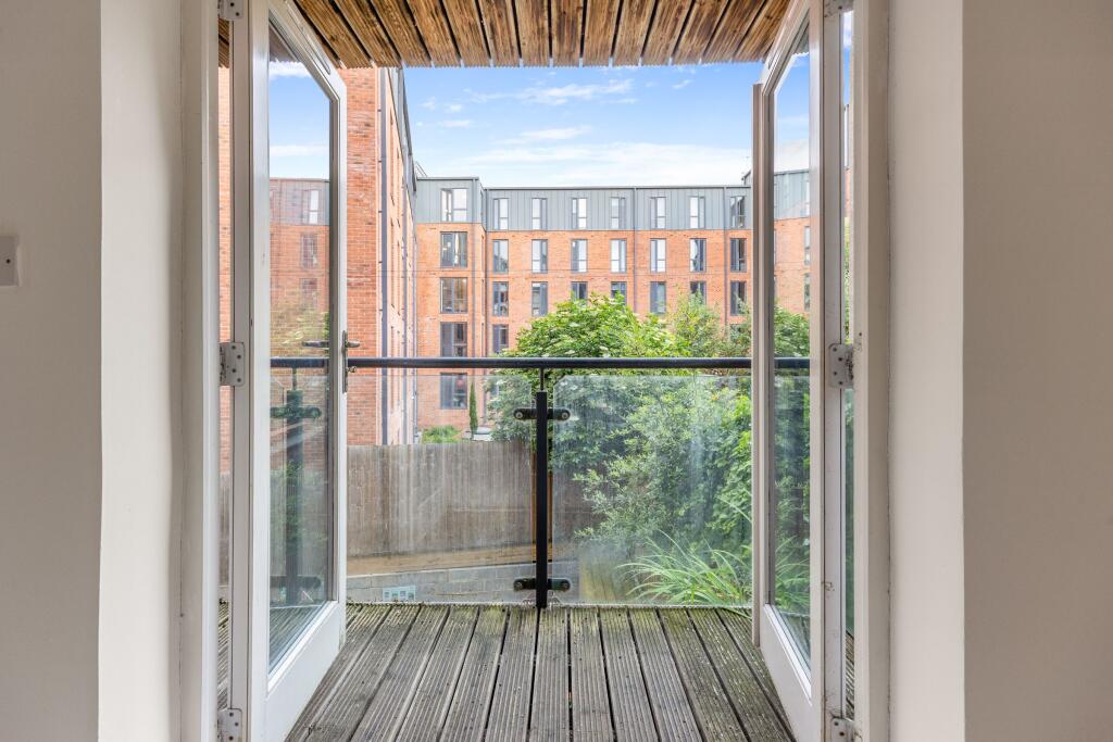 Apartment in Bristol, Stokes Croft, St Paul's - View 3