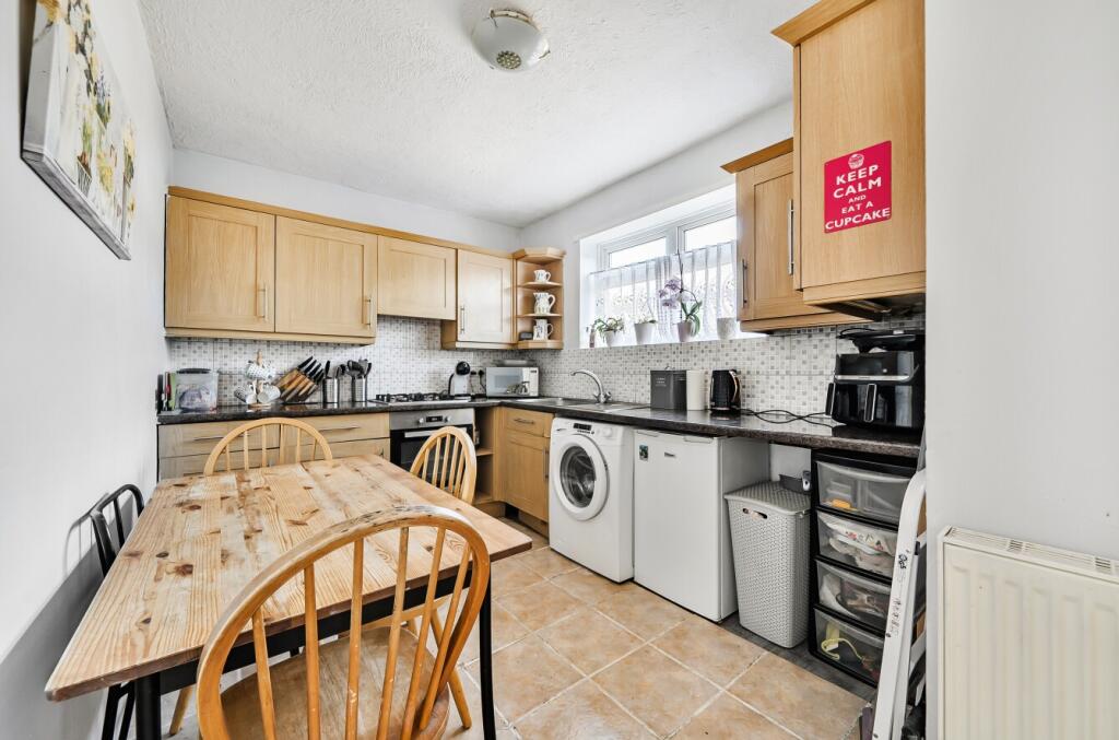 House in South Ockendon, Chafford Hundred - View 4