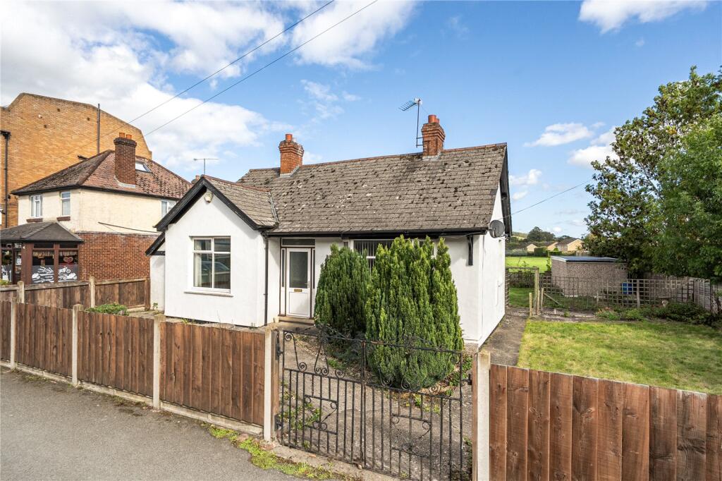 2-bed bungalow on Shrewsbury Road, Craven Arms, Shropshire, £200,000