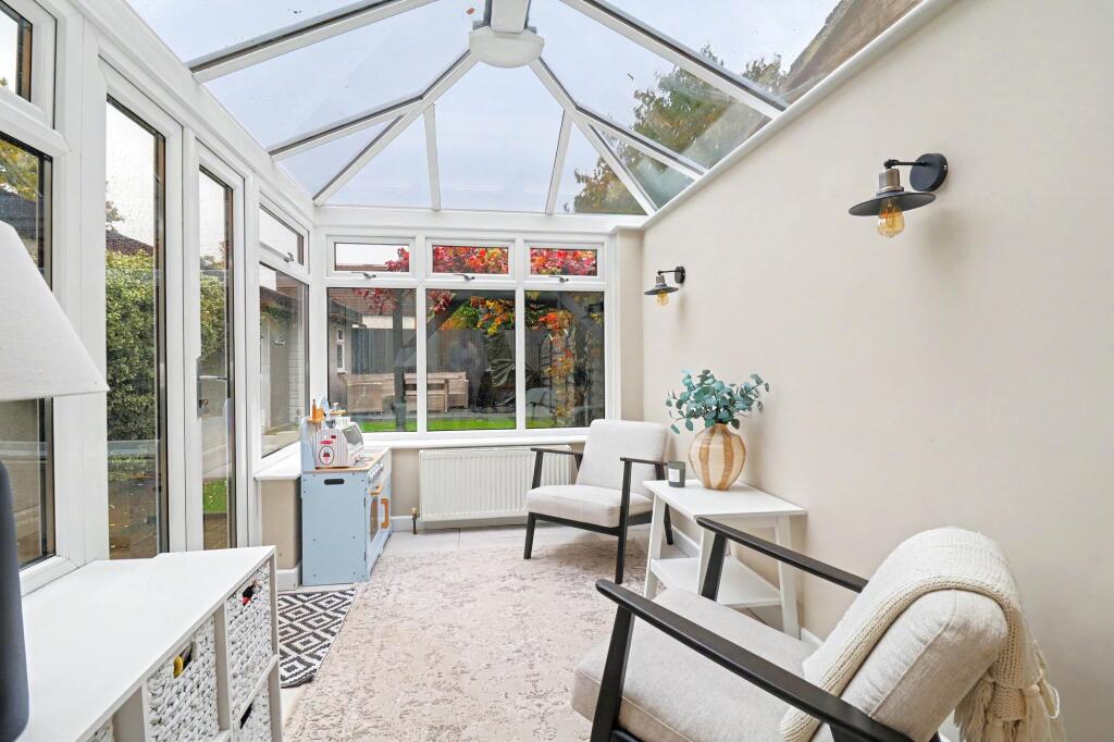 Downland Close, Botley, SO30 photo 2