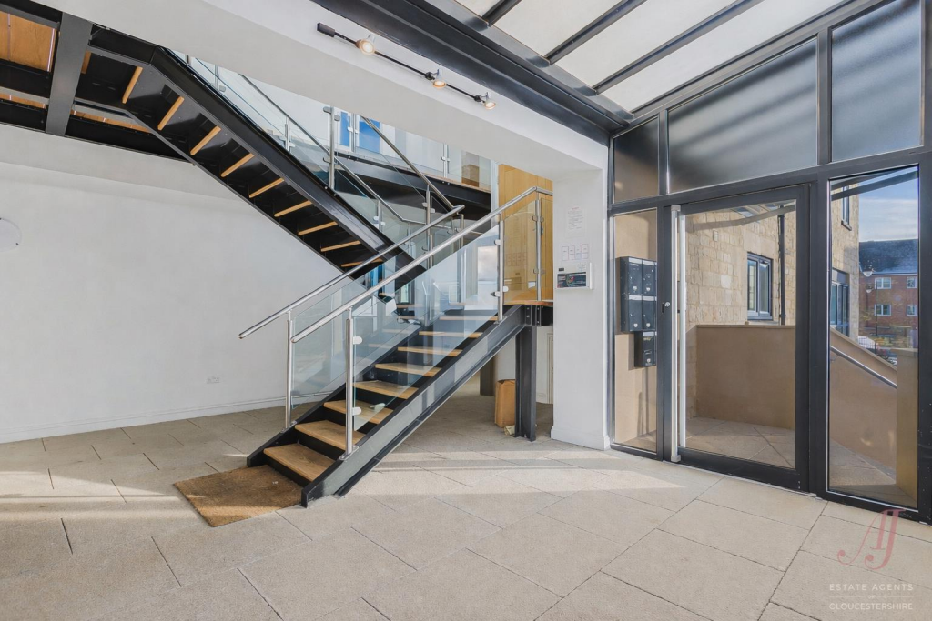Apartment 6, Dolphin Munday Court, Ebley, Stroud photo 4
