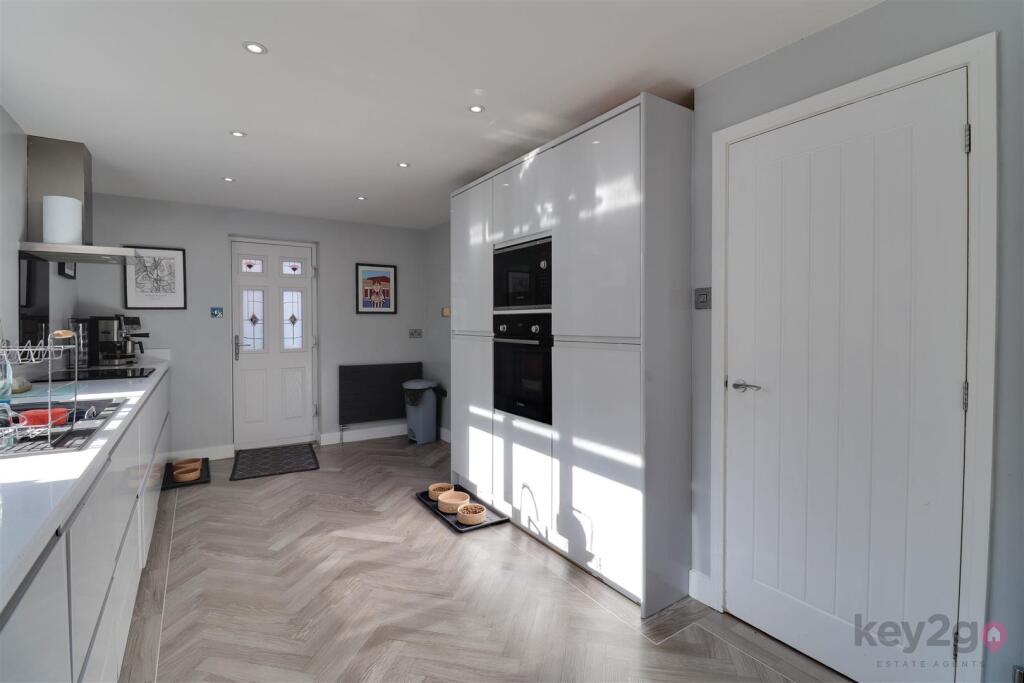 Spooner Drive, Killamarsh, Sheffield, S21 photo 4