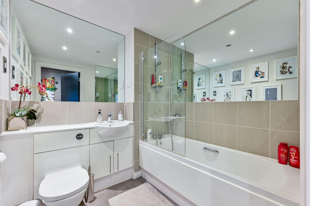 Apartment in London - More