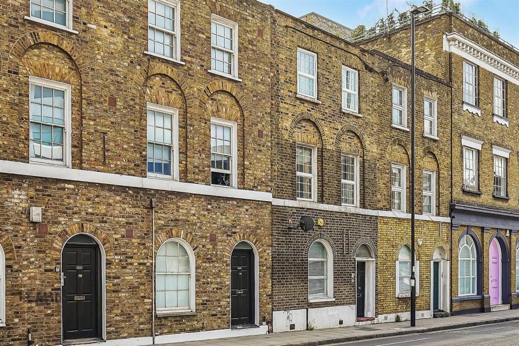 Main image of property: Ground Floor Flat, 212 New North Road, N1 7BJ