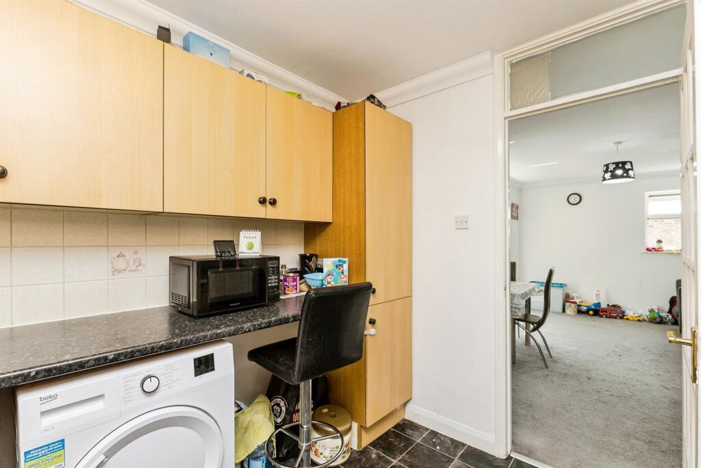 Apartment in Crawley, West Sussex - View 5
