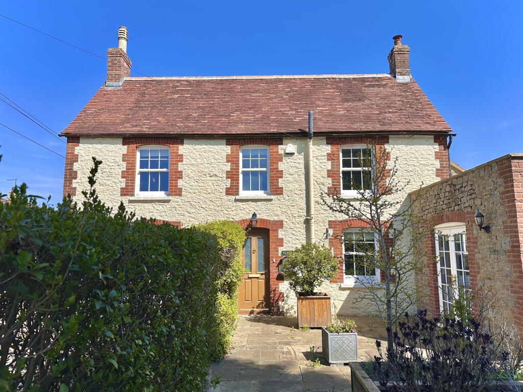 Hill House, Yenston, Somerset, BA8 0NG