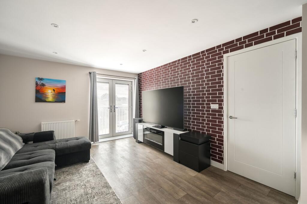 Thornton Close, Juniper House, KT22 photo 4