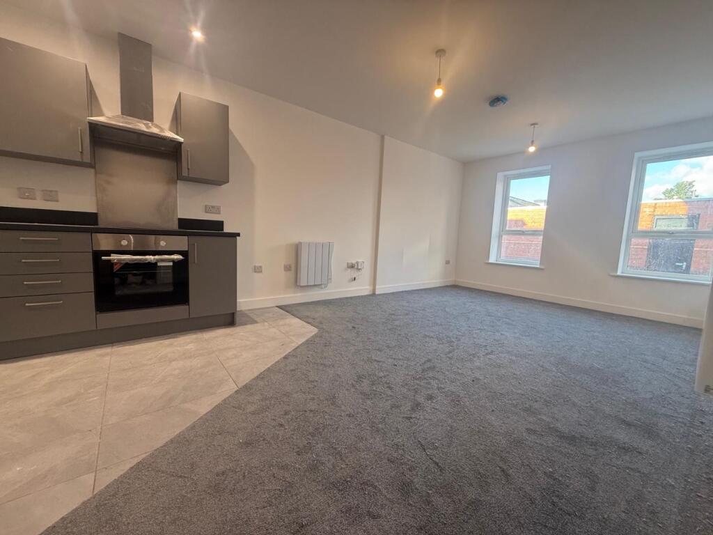 Apartment in Burton-on-Trent, Burton - View 2