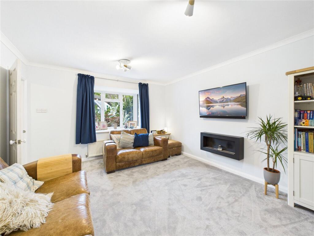 Walnut Drive, Crediton, Devon, EX17 photo 3