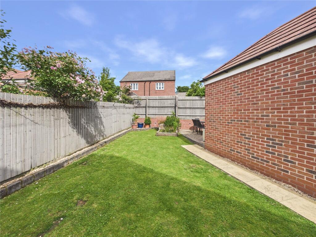 Pineview Drive, Leigh Sinton, Malvern, Worcestershire, WR13 photo 4