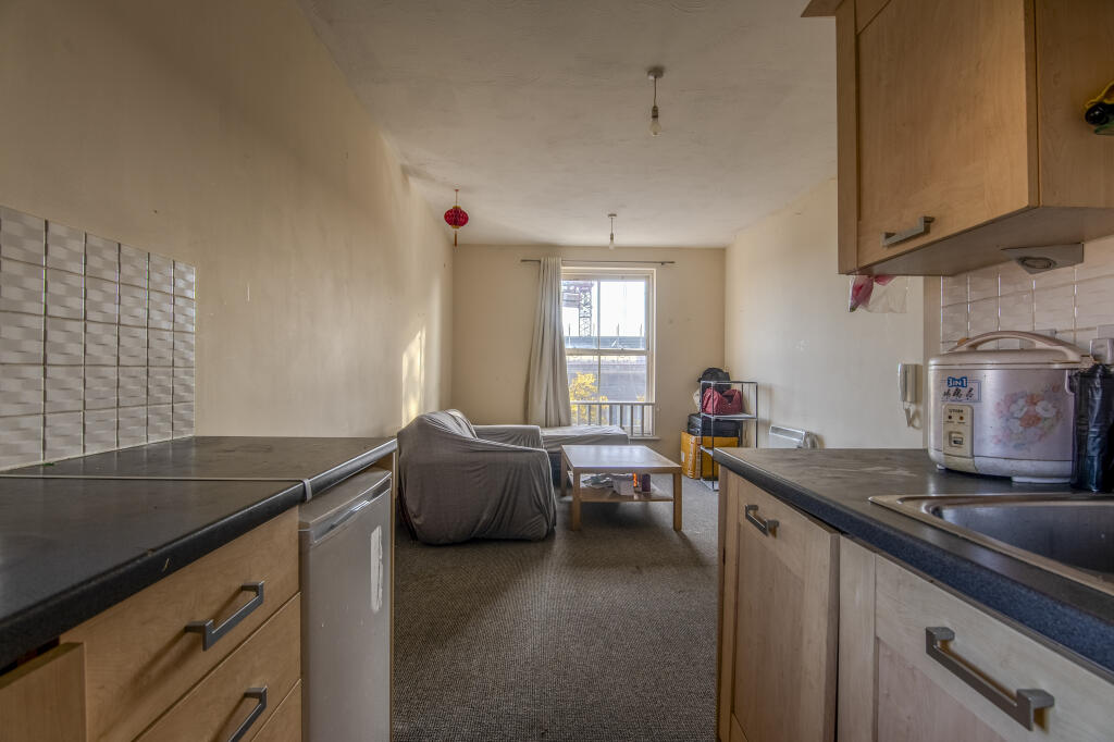 Apartment in Banbury, Town Centre - View 5