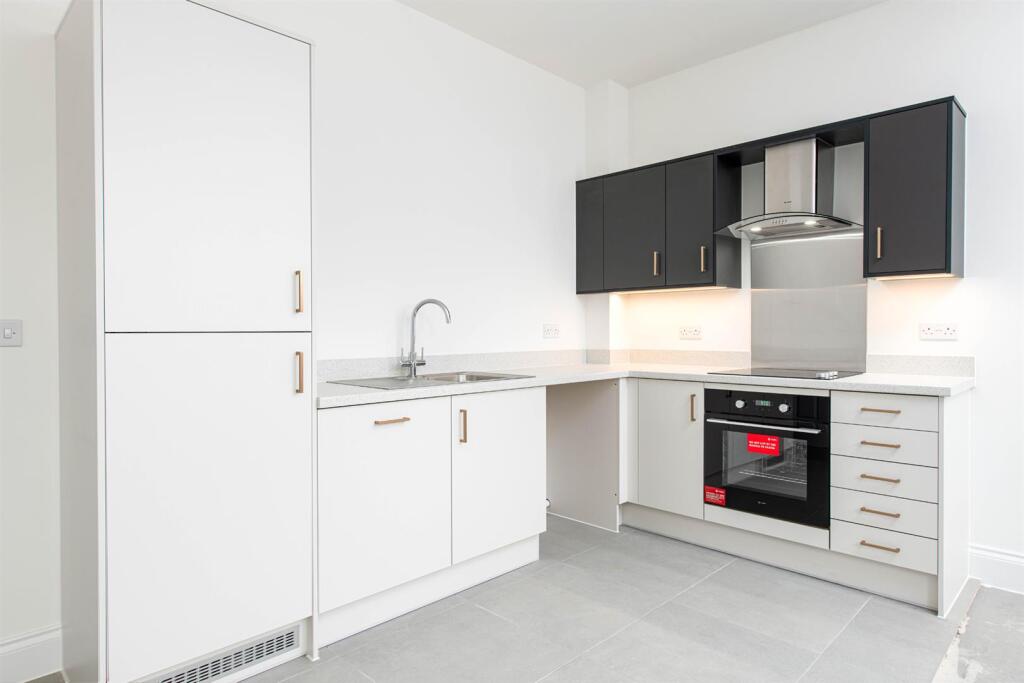 Apartment in Bath, Trowbridge - View 3