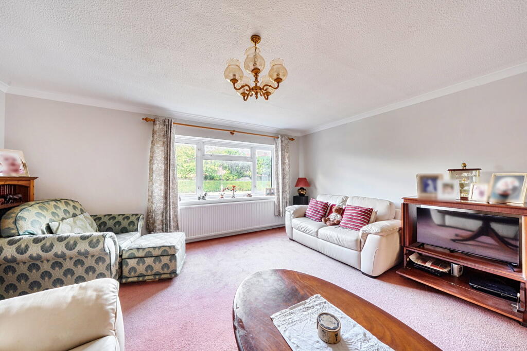 Laurel Close, North Warnborough RG29 1BH photo 4