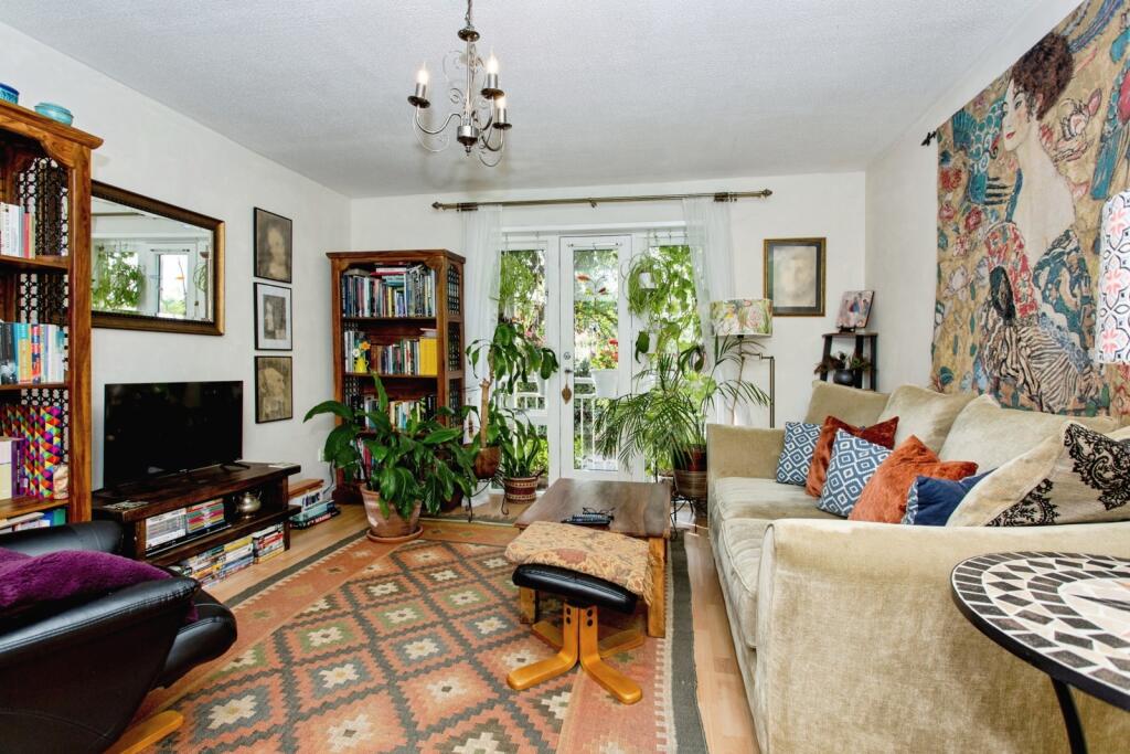 Main image of property: Robert Jennings Close, Cambridge, Cambridgeshire, CB4