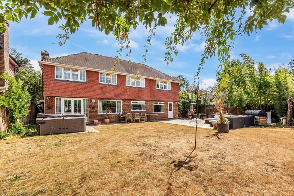 House in Guildford, West Clandon - More