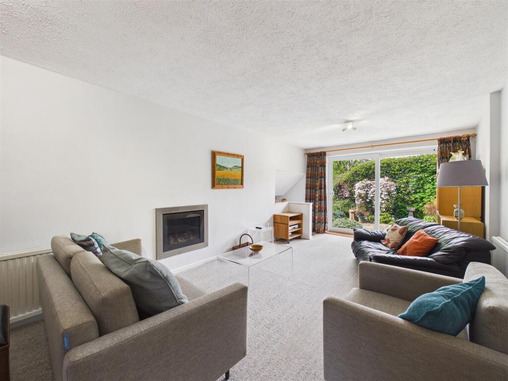 House in North East Derbyshire, Dronfield - View 3