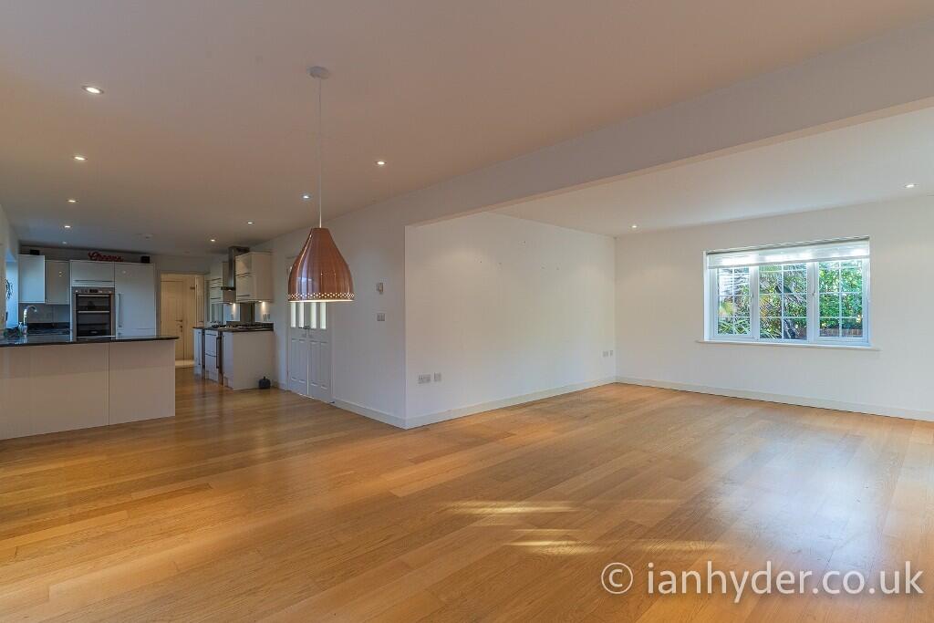 Royles Close, BN2 photo 4