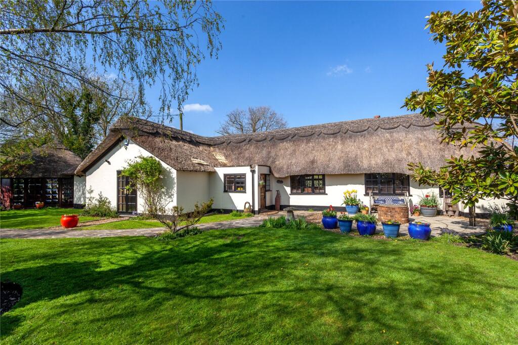 Main image of property: Davis Street, Hurst, Reading, Berkshire, RG10