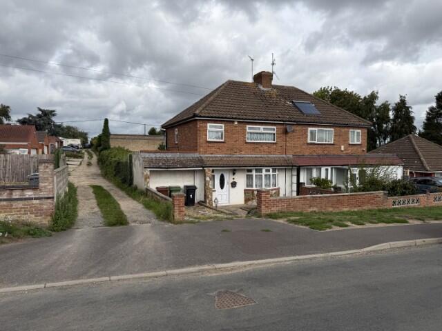 Main image of property: 1 Valley Road, Norwich, Norfolk NR5 0BH