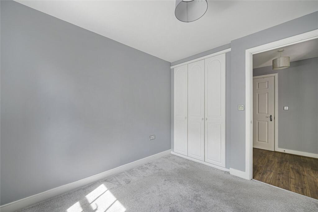 Apartment in Dartford - View 5